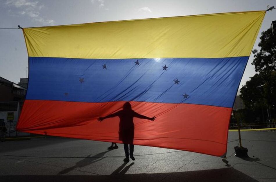 Oposición venezolana invitó a cinco expresidentes a observar plebiscito