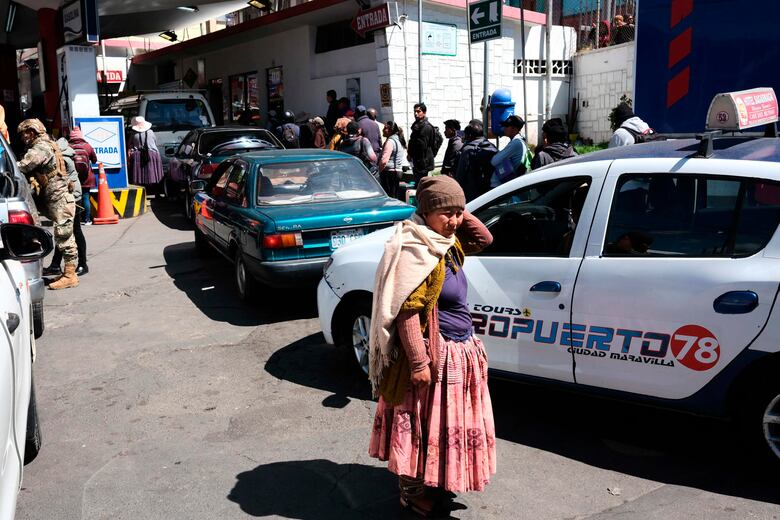 Una crisis de combustible marca la segunda vuelta presidencial en Bolivia