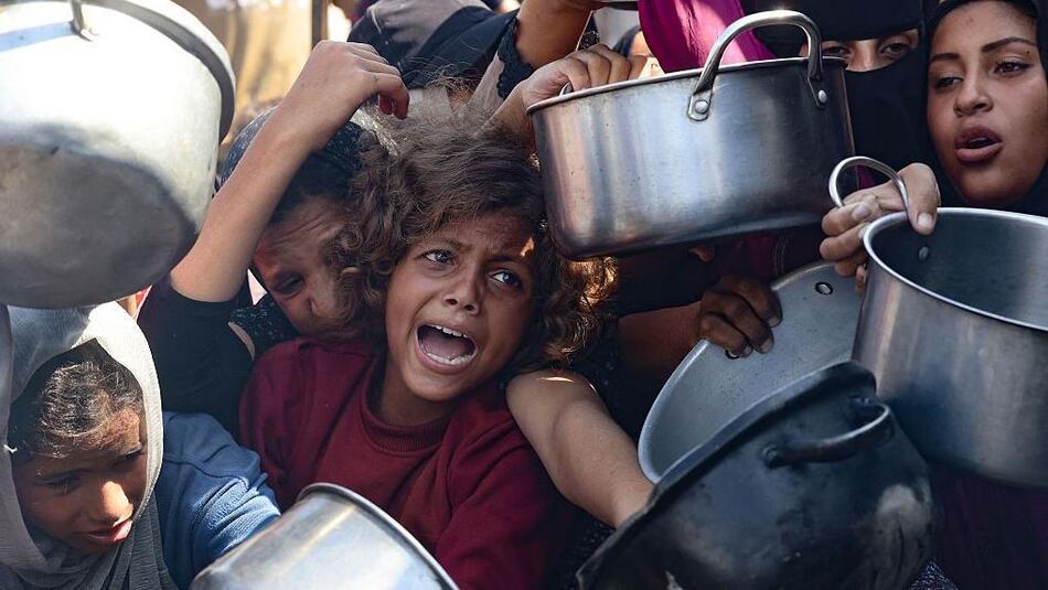 La hambruna se extiende en Gaza: ‘Los niños dicen que desearían morir para poder ir al cielo y comer’