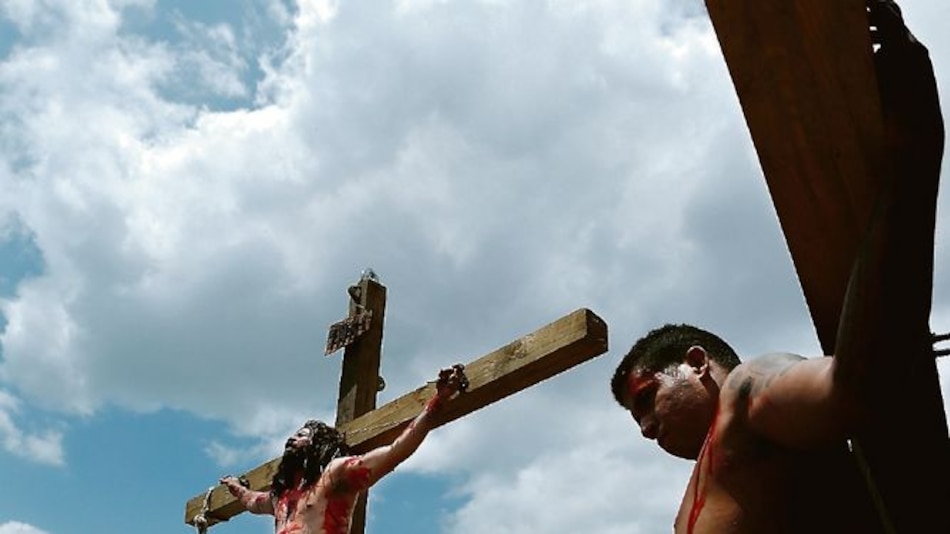 Vía crucis: pasión, muerte y resurrección de Jesucristo durante la Semana Santa