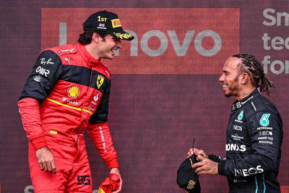 Hamilton será a partir de 2025 piloto de Ferrari