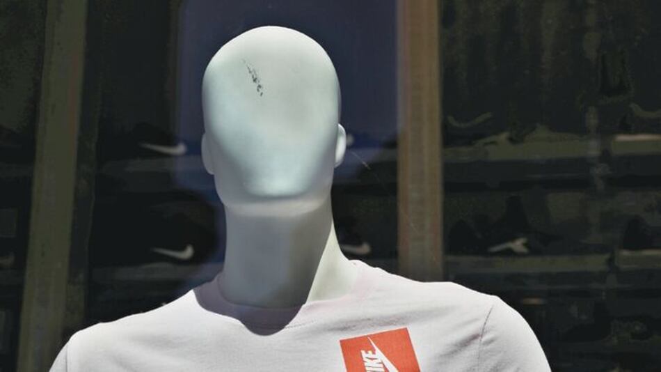 Gigantes del calzado piden a Trump bajar arancel a China