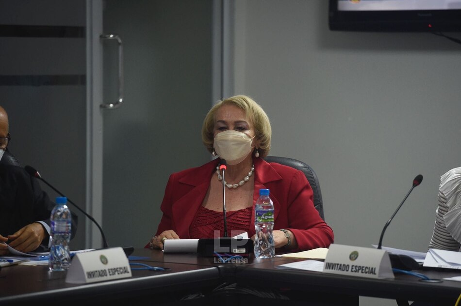 Rectora de la Unachi defiende aumento de sueldo a administrativos y docentes para 2023