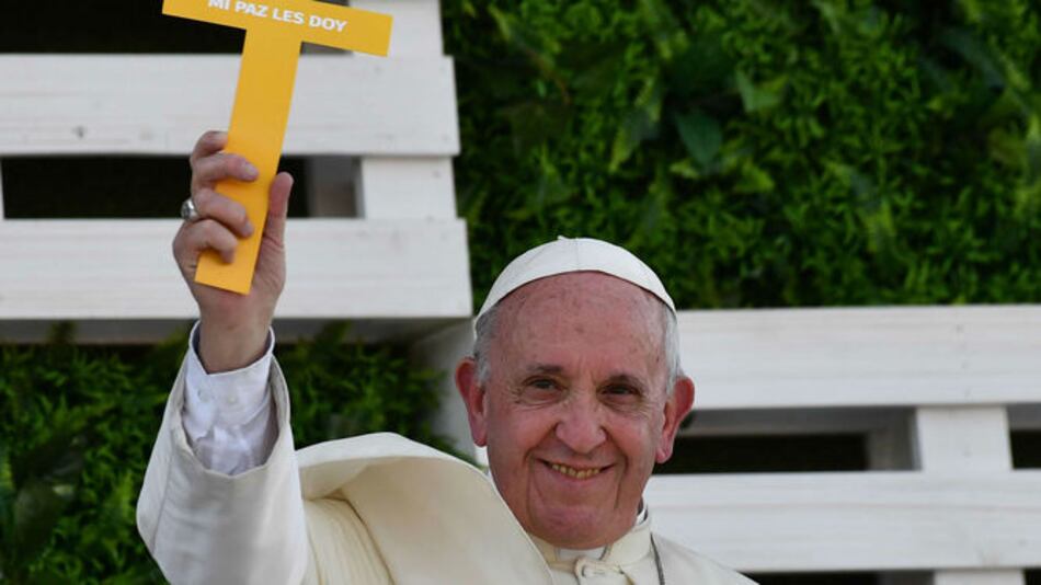 Papa se reúne con migrantes en Chile antes de viajar a Perú