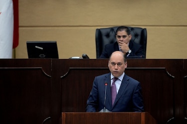 Ministro Aguilera defiende subsidio a pandilleros