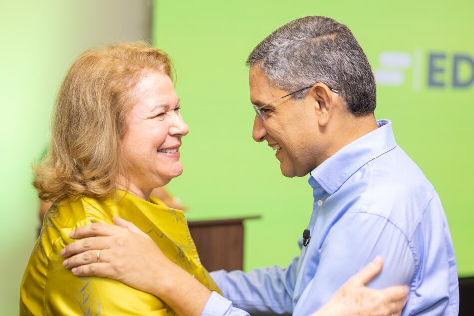 Ana Elena Porras se une a la campaña de Eduardo Quirós