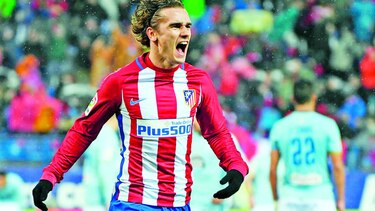 Sevilla le sigue la pisada al Madrid y el Atlético remonta