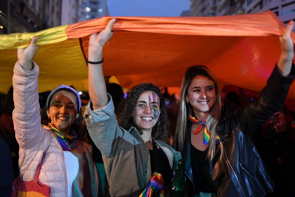 Miles marchan por la Diversidad en el centro de Montevideo