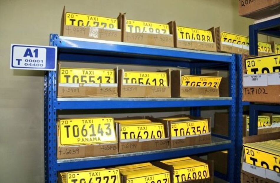 Propietarios de vehículos de transporte público podrán adquirir sus placas este lunes