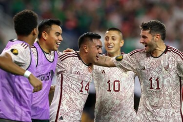 México logra una contundente victoria sobre Costa Rica y avanza a las semifinales
