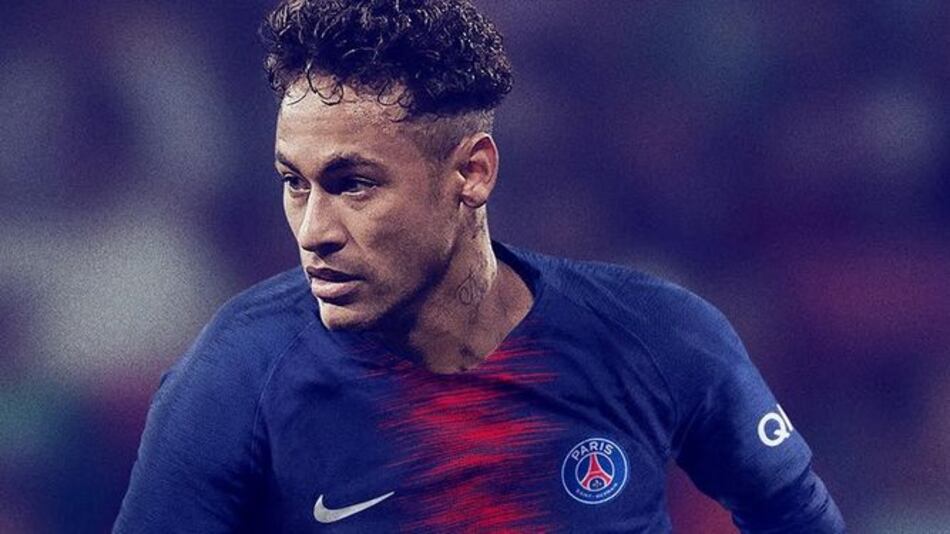 Neymar con la nueva camiseta del PSG para 'continuar dando alegría a todos'