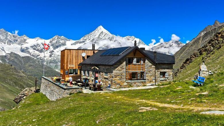 Por qué Suiza es el país con más búnkeres nucleares en el mundo y quiere modernizarlos ahora