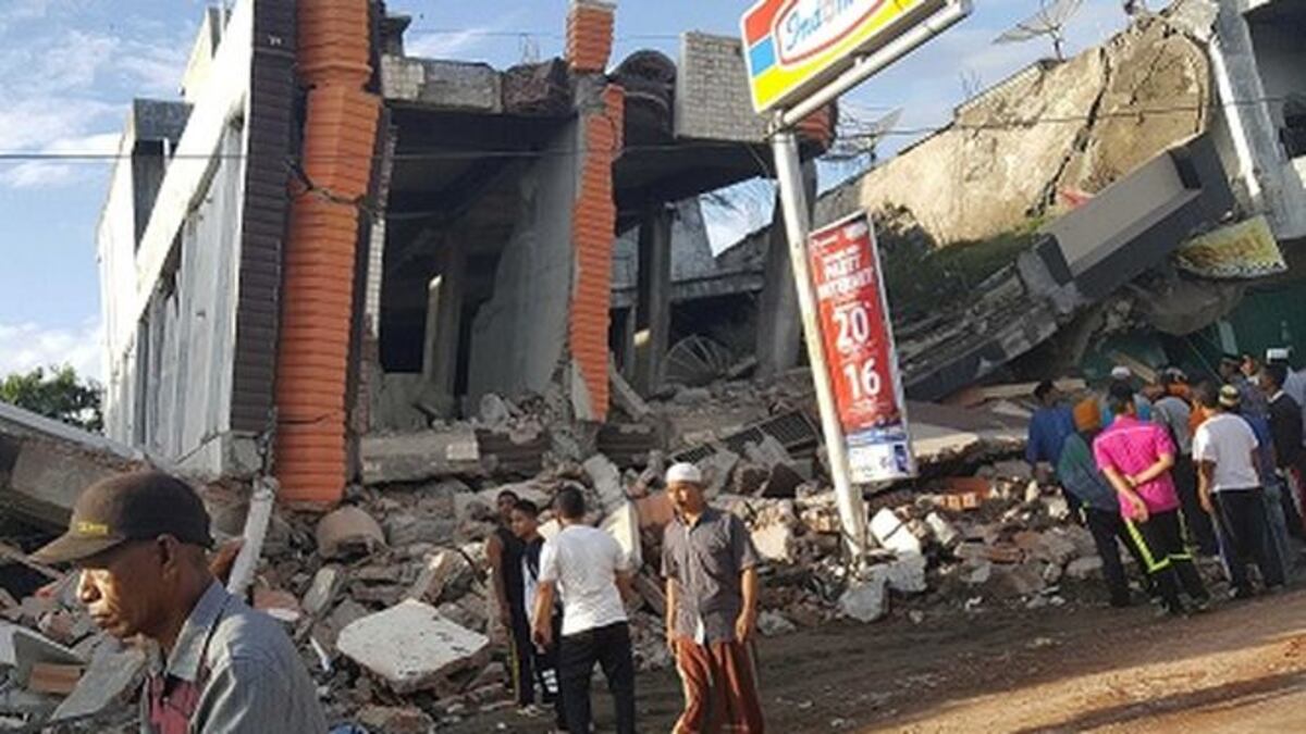 Al menos 41 muertos en el sismo de Indonesia