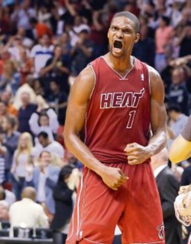 Bosh decide triunfo de Heat