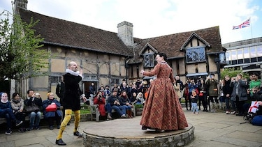 Británicos rinden tributo a Shakespeare en el 400 aniversario de su muerte