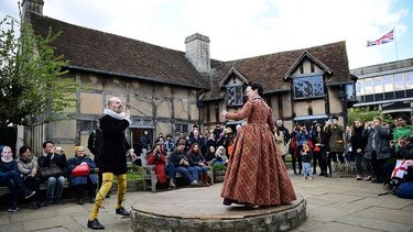 Británicos rinden tributo a Shakespeare en el 400 aniversario de su muerte