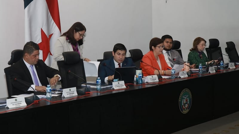 Comisión de Educación cerró periodo sin comparecencia de la ministra Molinar