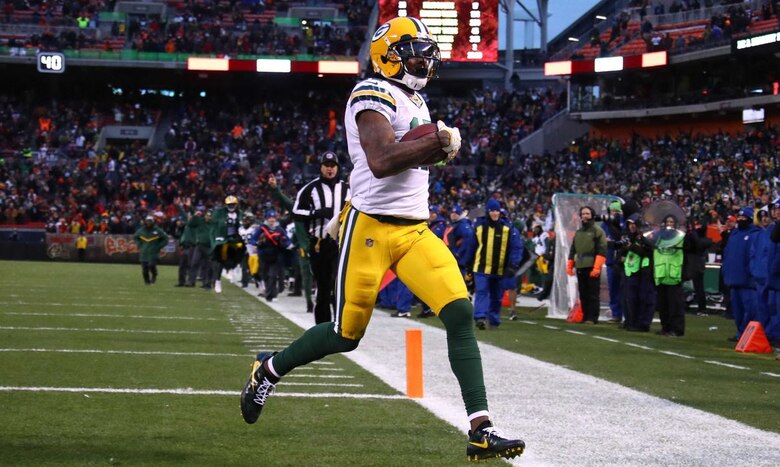 Panthers frenan a los Vikings