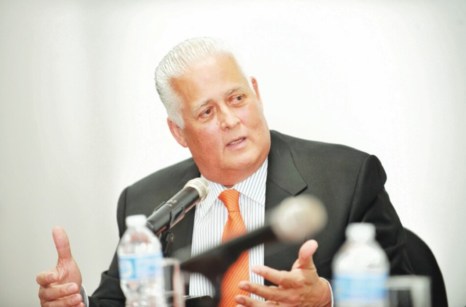 Ministerio de Salud justifica vacunación VIP a Ernesto Pérez Balladares en su residencia