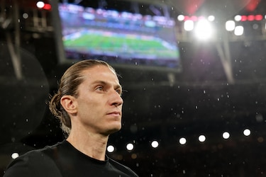 Filipe Luis, técnico campeón de América y Brasil, despedido por Flamengo