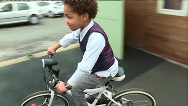Niño de cinco años pedalea tres kilómetros para avisar que a su papá le dio infarto