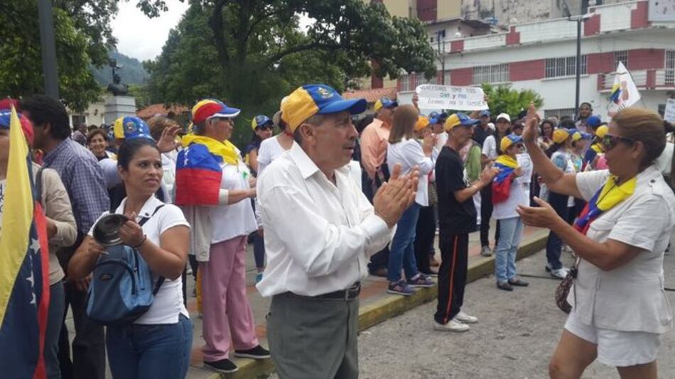 Los ‘abuelos’ salen a la calle para protestar contra Maduro