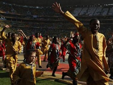 Sudáfrica 2010 abre con fiesta empapada de espíritu africano