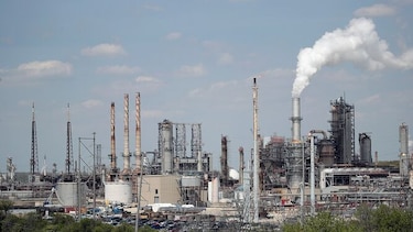 Venezuela produce menos petróleo que su vecino Colombia