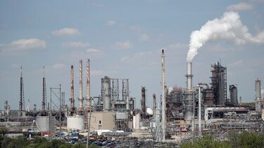 Venezuela produce menos petróleo que su vecino Colombia