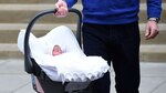 El príncipe Guillermo y Catalina salen del hospital con su hija