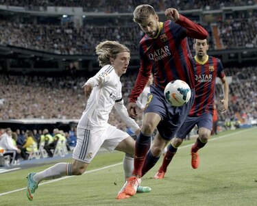 Piqué y Alba regresan a la lista para el partido del martes en París