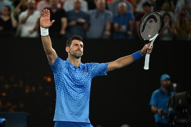 Djokovic pasa por encima de De Miñaur y se enfrentará a Rublev en cuartos de final