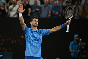 Djokovic pasa por encima de De Miñaur y se enfrentará a Rublev en cuartos de final