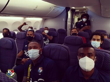 La selección de Panamá aterriza en Curazao para el partido decisivo de mañana rumbo a la octagonal de la Concacaf