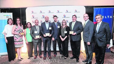 AmCham reconoce a más de 15 empresas en coctel