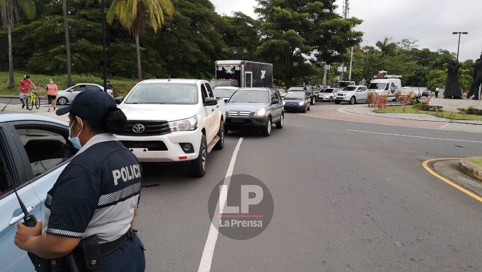 Autoridades instalan retenes en la entrada a la Calzada de Amador