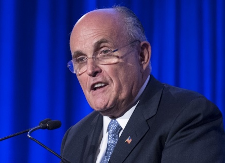 Contratan a Rudy Giuliani para enfrentar demanda de Noriega