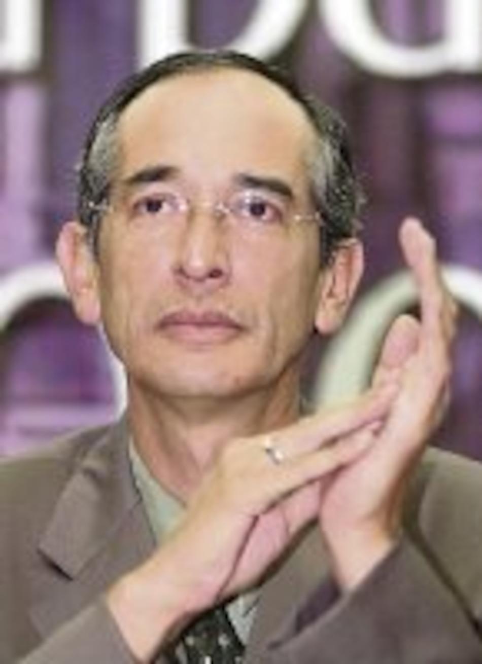 Álvaro Colom agradece a votantes