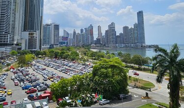 Ventas de autos y reexportaciones de la ZLC dinamizaron la economía en enero