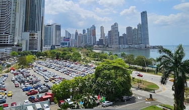 Ventas de autos y reexportaciones de la ZLC dinamizaron la economía en enero