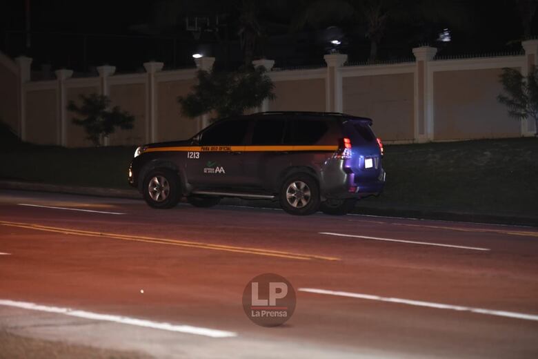 Festejo en casa de funcionario en Dorado Lakes, en plena cuarentena total; la Contraloría retiene un vehículo de la AAUD que estaba en la fiesta