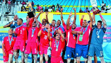 Panamá debuta ante el campeón