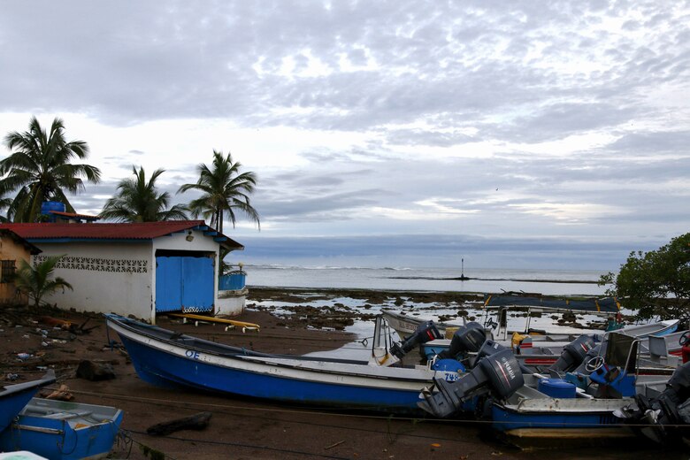 Migrantes en Panamá en su regreso hacia Suramérica: ‘Aquí nos frena el mar y el dinero’