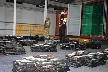 Decomisan 999 paquetes con droga en un contenedor que tenía como destino Perú