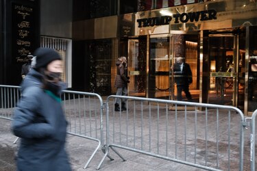 Retiro de barreras en Trump Tower ilustra fin de la presidencia