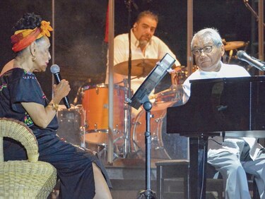 Adiós al maestro del bolero