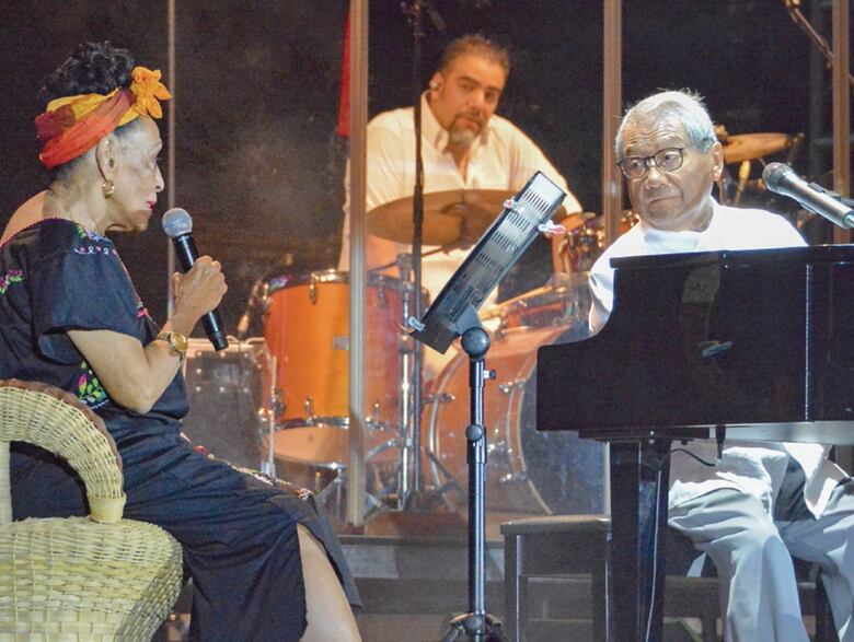 Adiós al maestro del bolero