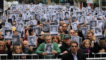 Argentina conmemora 25 años del atentado al centro judío AMIA