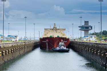 El Canal de Panamá aumentará a 32 los tránsitos diarios de buques en junio