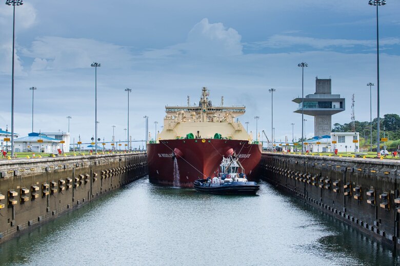 Canal de Panamá intenta varias rutas de escape ante crisis del agua